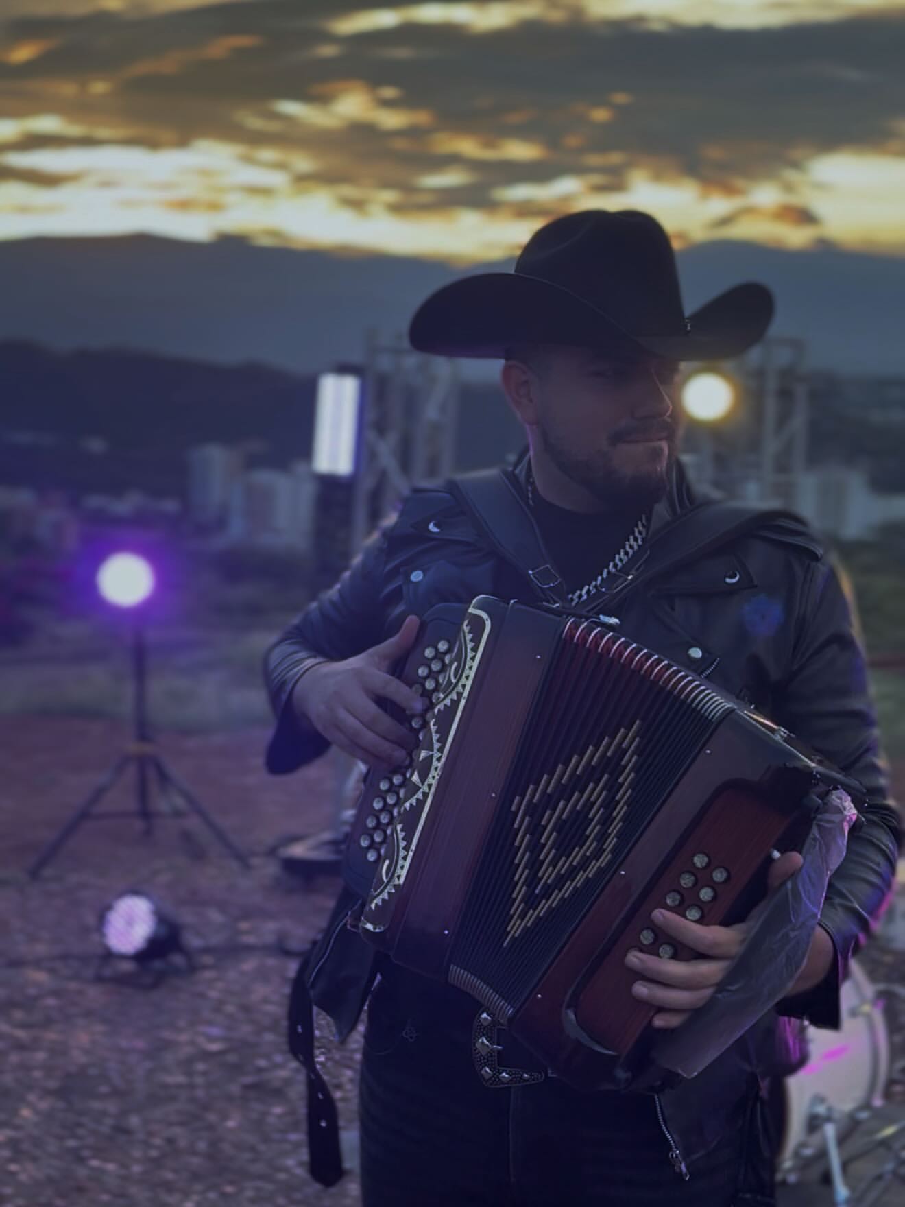 Gira y concierto en vivo Banda KVU